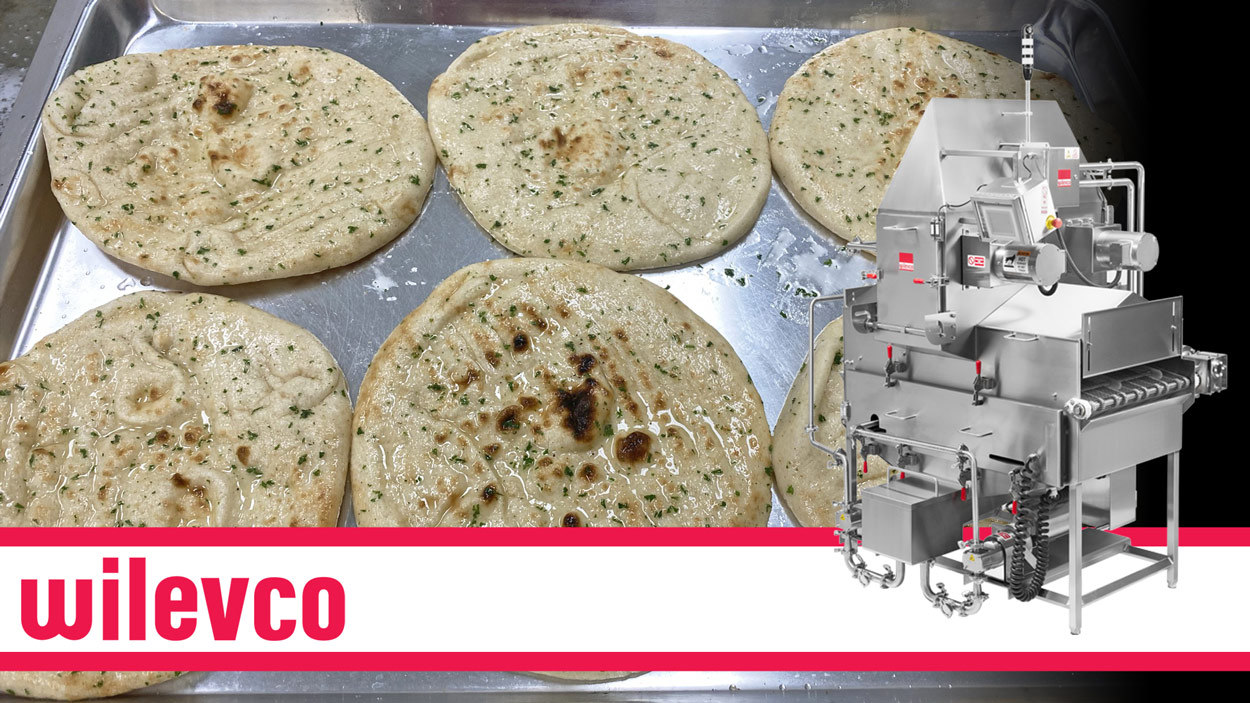 WILEVCO Applying Herb Oil On Pizza Crust With The SDA